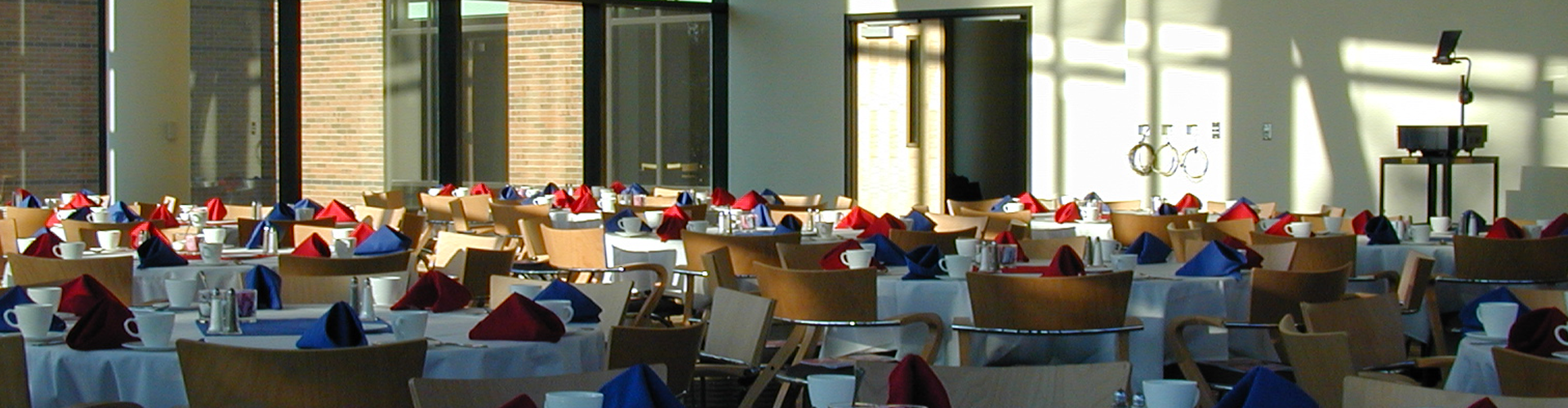 迷人的餐厅和会议室位于吉尔伯森大厅.